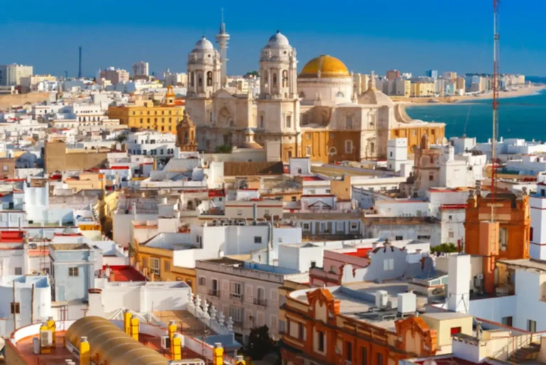 Discover on a Free Tour Cádiz