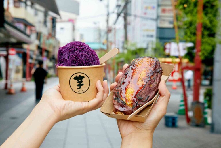 Street Food Plus Souvenirs in One Stop