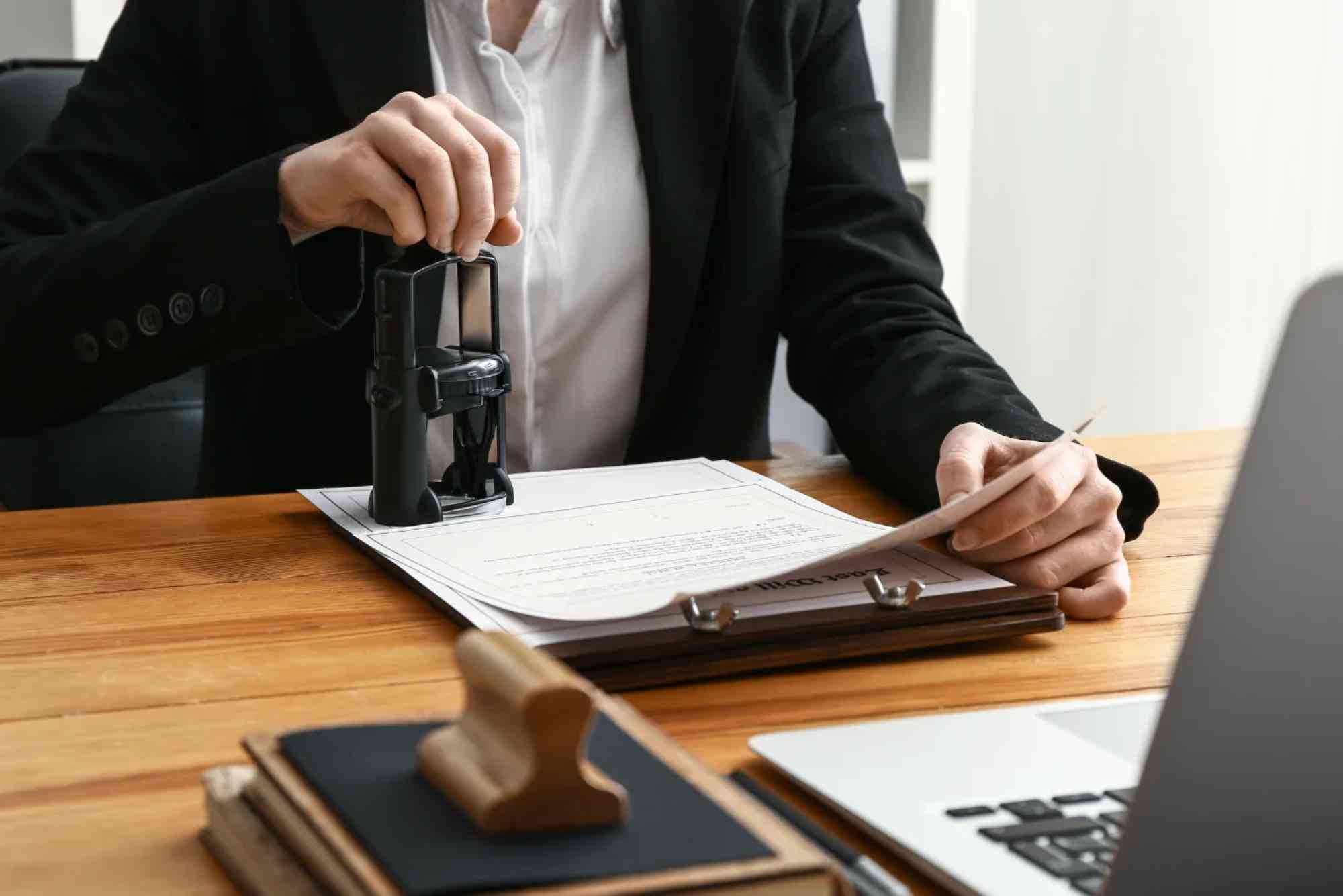 Who Can Notarize Legal Documents in Dubai?