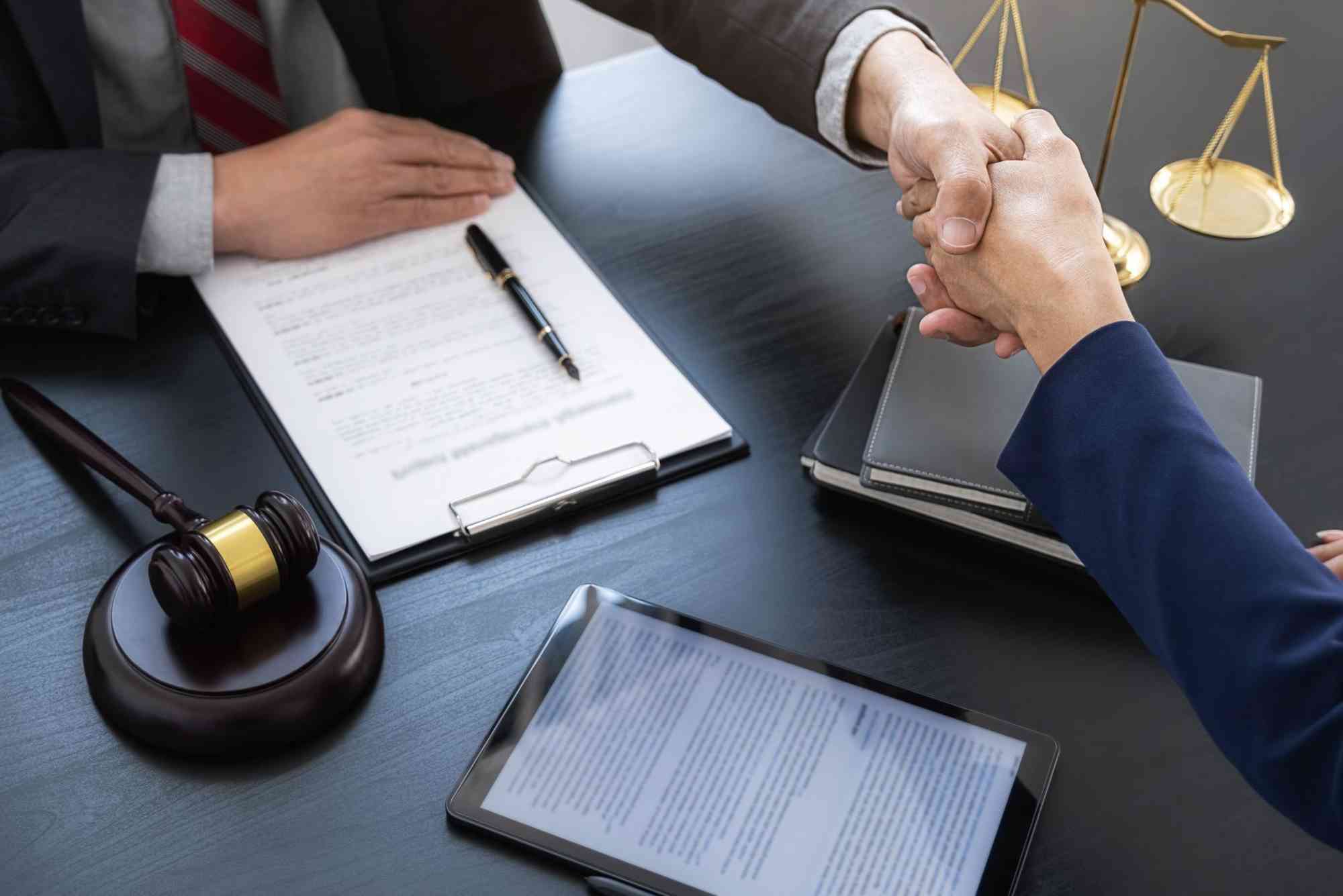 How Can Lawyers in Dubai Assist With Contract Drafting and Business Dispute Resolution?